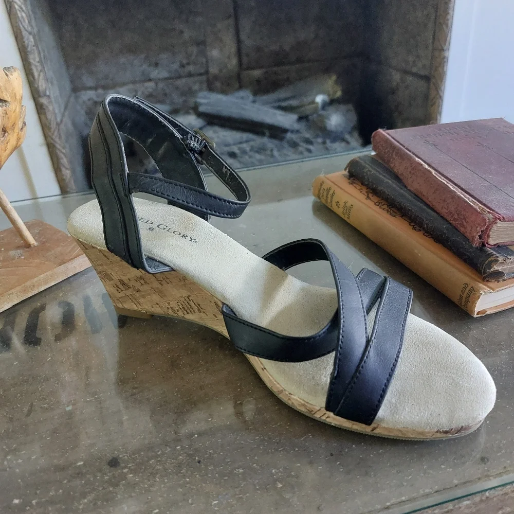 Faded Glory Wedge Sandel, Left Shoe, Size 6